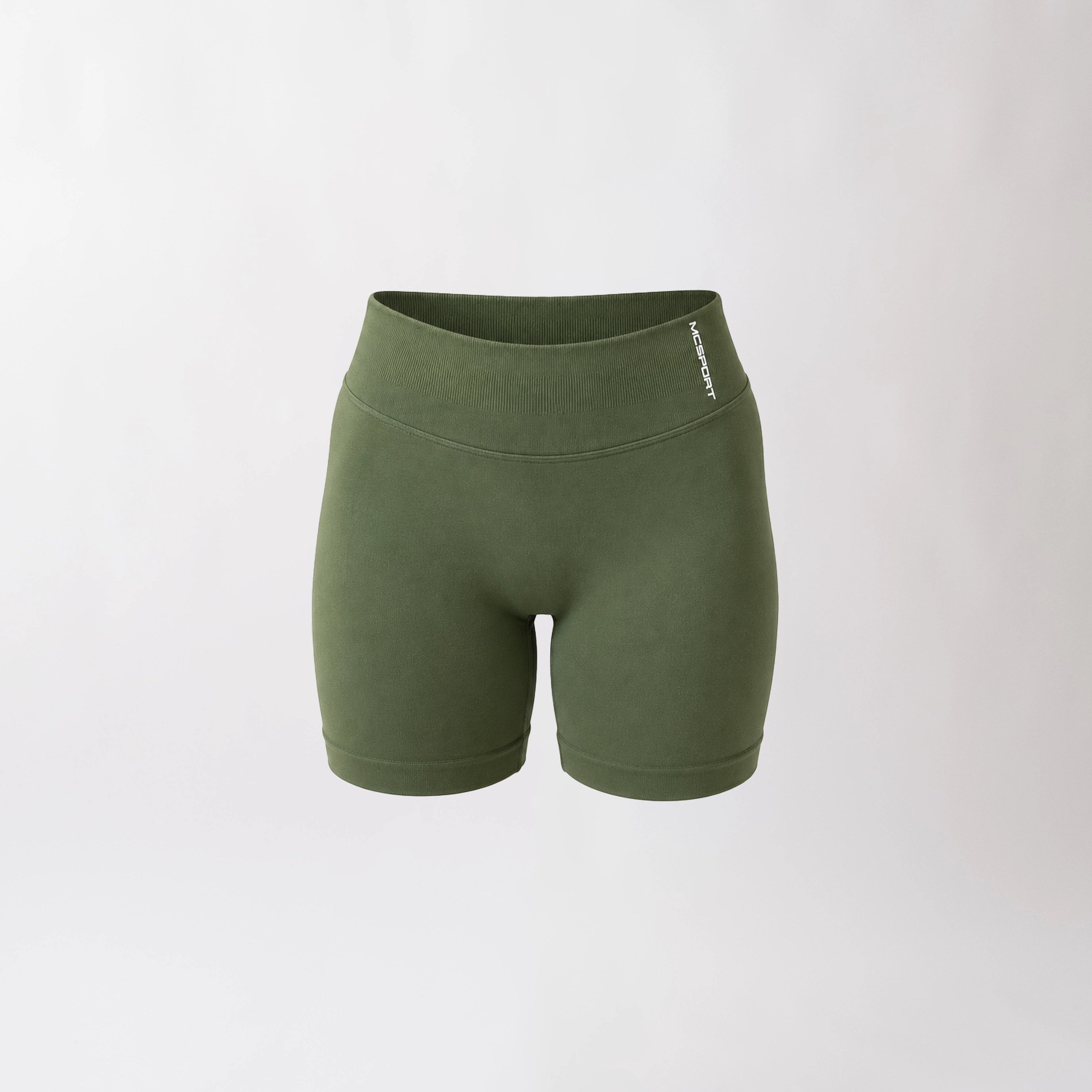 Shorts sportivi verde salvia da donna con fascia alta in vita, morbidi ed elasticizzati.