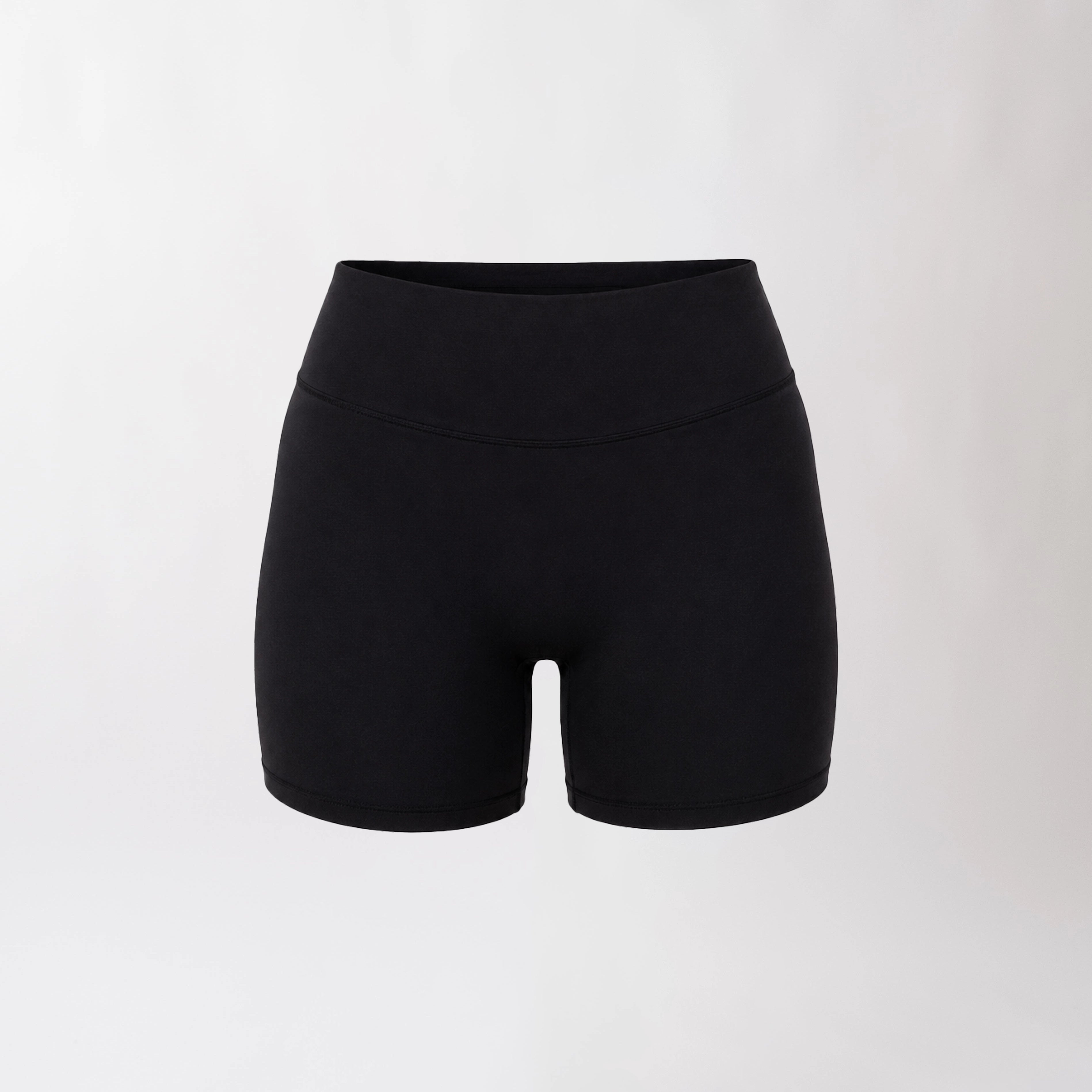Shorts sportivi neri da donna a vita alta: tessuto elasticizzato, morbido e confortevole, perfetti per fitness, yoga, pilates e allenamenti di ogni intensità.